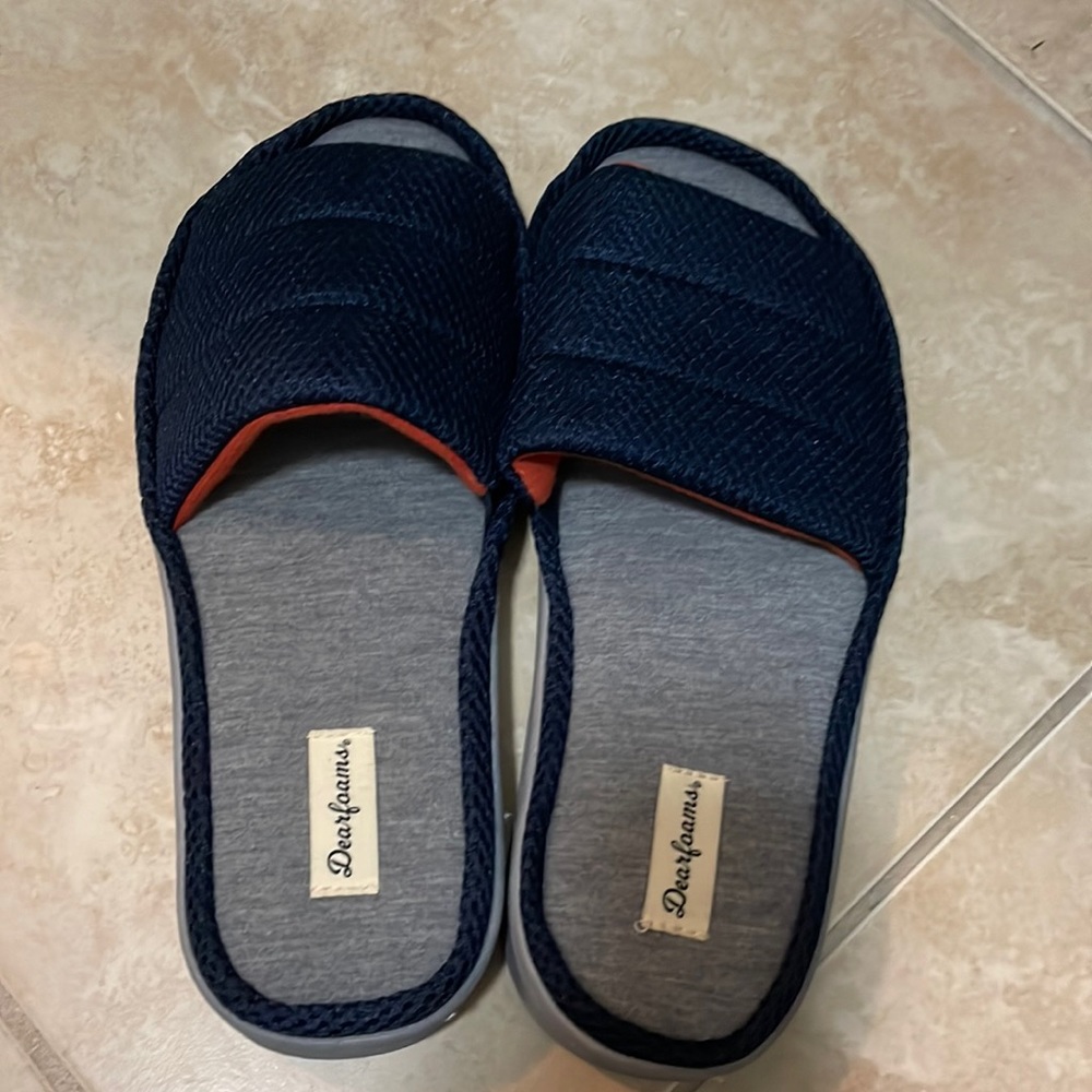Dearfoams slippers - worn once